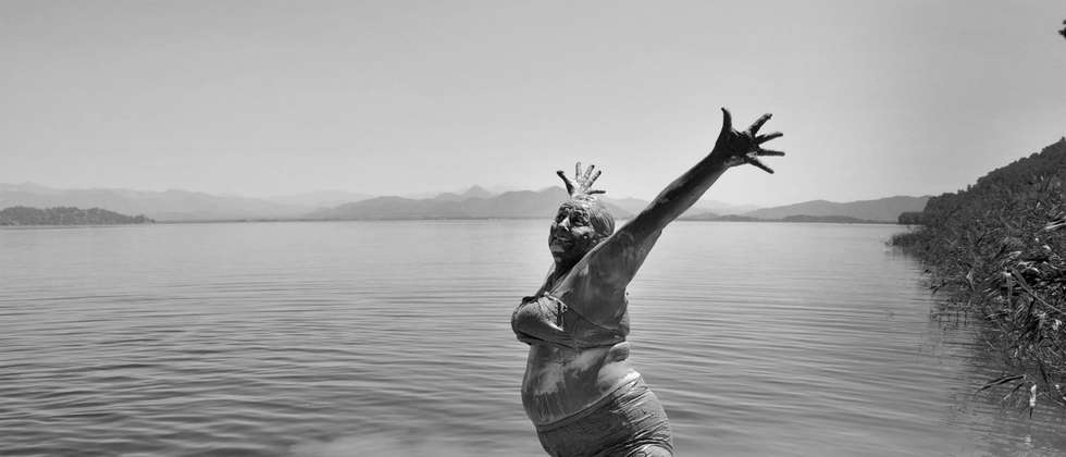 "Muddy Smile", woman jumps into a lake after a mud bath in Turkey