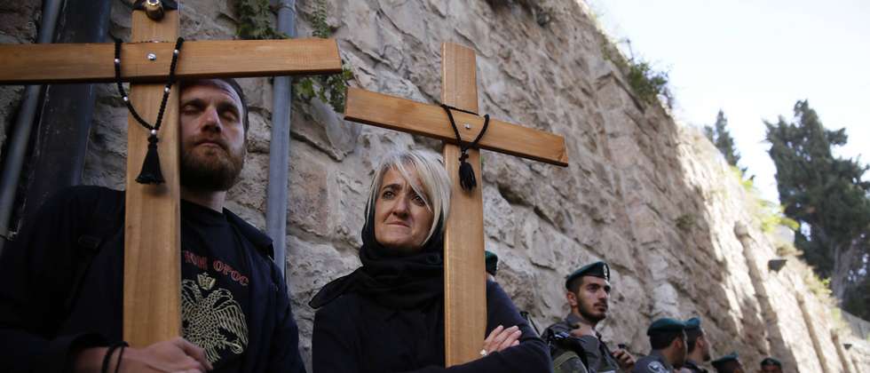 Christian worshipers mark good Friday in Jerusalem ( AFP )