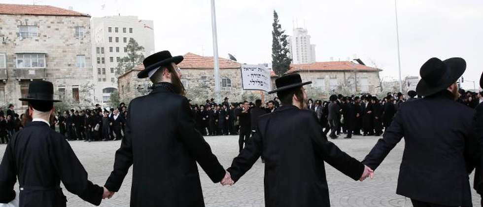 Ultra-Orthodox Jews hold hands during a protest against their young men being called up for military service on February 6, 2014 in Jerusalem ( Gali Tibbon (AFP/File) )