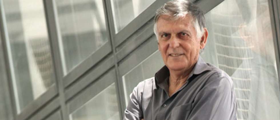 Nobel Prize in Chemistry winner Dan Schechtman announced his intentions to run for Israeli presidency in the 2014 elections ( nobelprize.org )