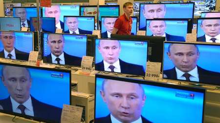 TV screens in a shop in Moscow show President Vladimir Putin's televised question and answer session Alexander Nemenov (AFP)